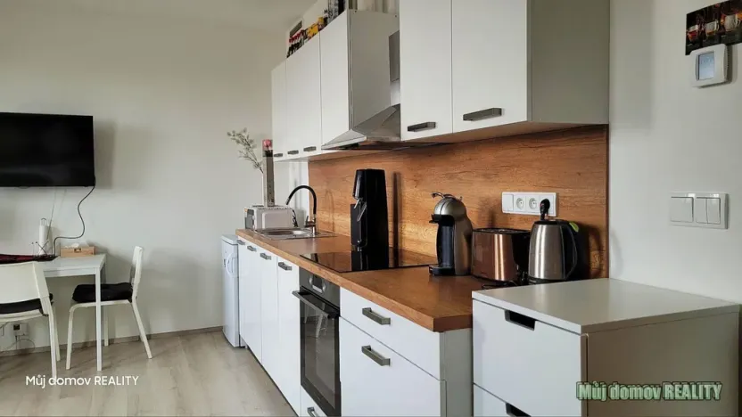 Pronájem bytu 1+kk, Praha - Modřany, Komořanská, 36 m2