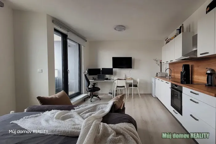 Pronájem bytu 1+kk, Praha - Modřany, Komořanská, 36 m2