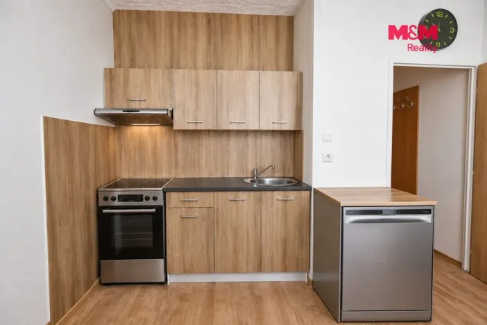 Pronájem bytu 1+1, Hradec Králové - Nový Hradec Králové, třída Edvarda Beneše, 42 m2
