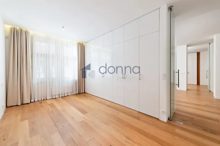 Pronájem bytu 5+kk, Praha, Laubova, 184 m2