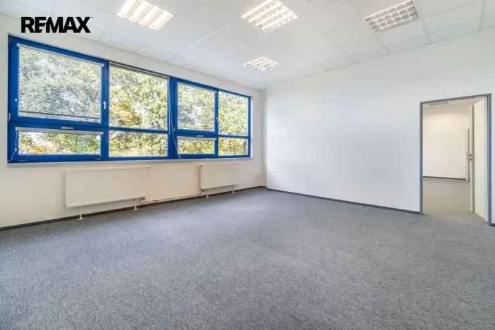 Pronájem kanceláře, Tuchoměřice, U Špejcharu, 107 m2