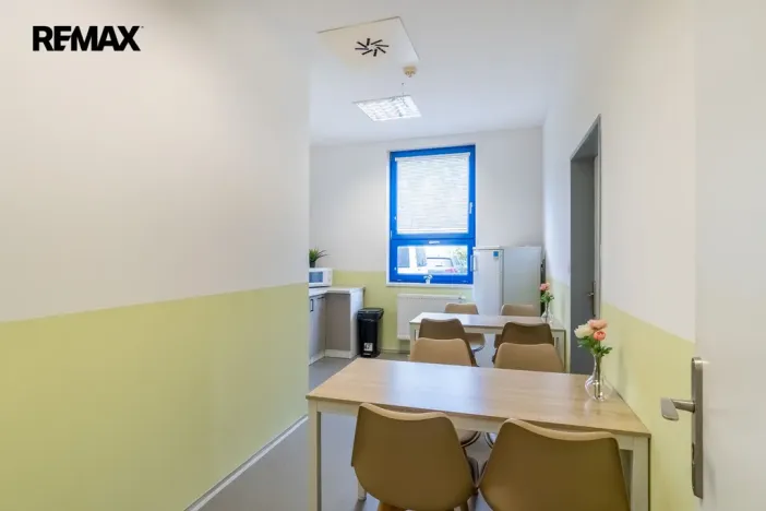 Pronájem kanceláře, Tuchoměřice, U Špejcharu, 107 m2