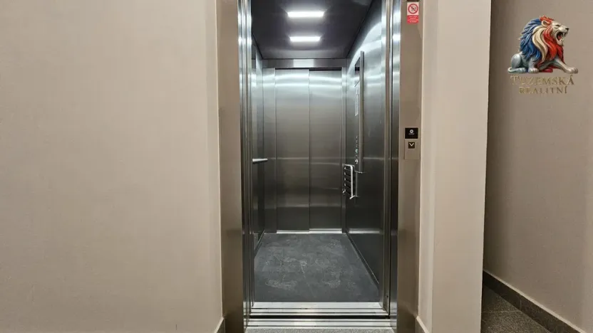Prodej bytu 1+kk, Bystřice nad Pernštejnem, Masarykovo náměstí, 40 m2