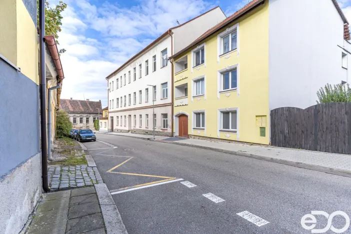 Prodej bytu 2+kk, Neveklov, Pod Radnicí, 56 m2