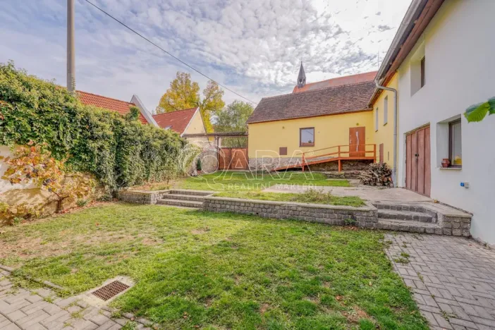 Prodej rodinného domu, Jinín, 245 m2