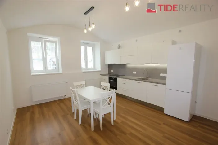Pronájem bytu 2+kk, Praha, Svobodova, 50 m2