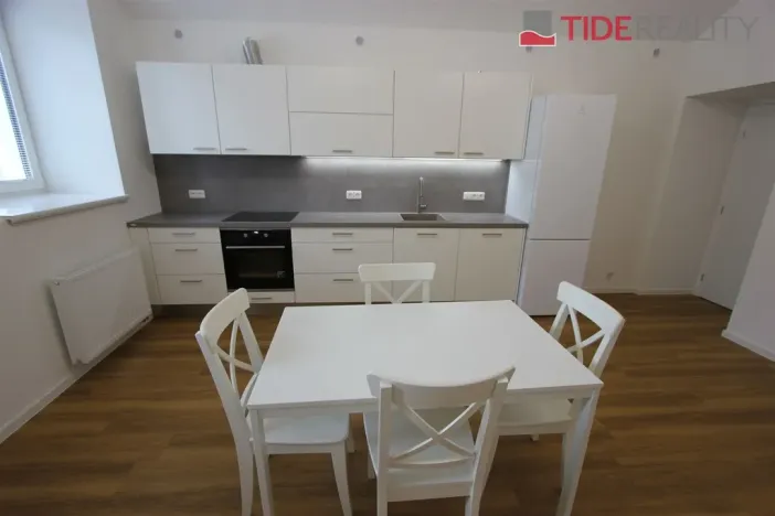 Pronájem bytu 2+kk, Praha, Svobodova, 50 m2