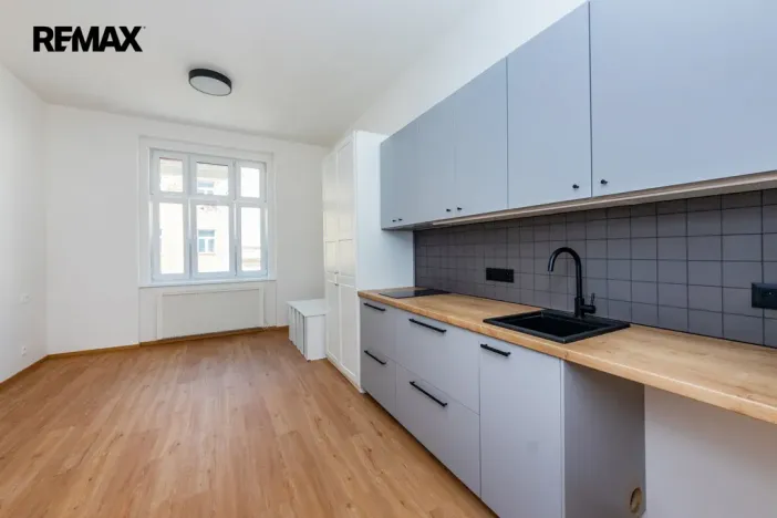 Pronájem bytu 1+kk, Praha - Nusle, Sinkulova, 26 m2