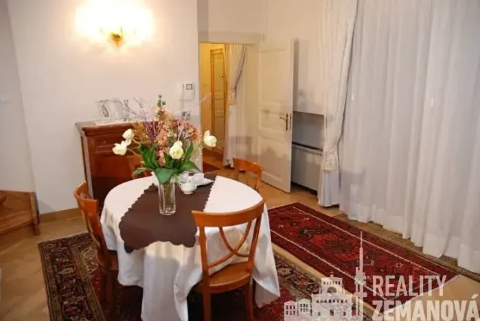 Pronájem bytu 1+kk, Praha - Vinohrady, Italská, 41 m2