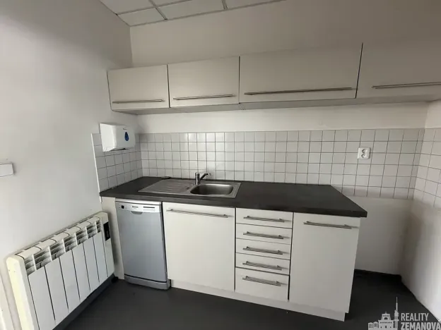 Pronájem komerční nemovitosti, Nupaky, Komerční, 470 m2