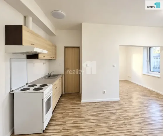 Pronájem bytu 1+kk, Praha - Hrdlořezy, Českobrodská, 28 m2