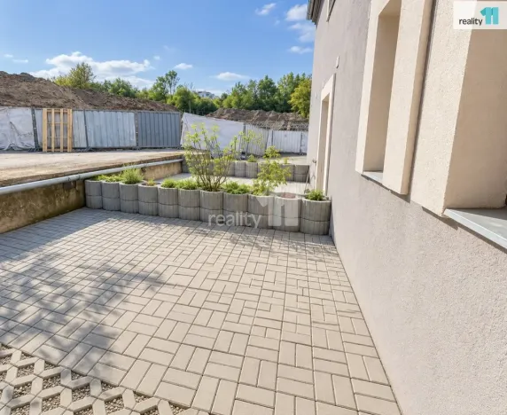 Pronájem bytu 1+kk, Praha - Hrdlořezy, Českobrodská, 28 m2