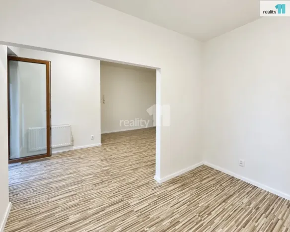Pronájem bytu 1+kk, Praha - Hrdlořezy, Českobrodská, 28 m2