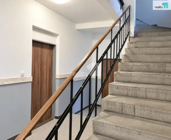 Pronájem bytu 1+kk, Praha - Hrdlořezy, Českobrodská, 28 m2