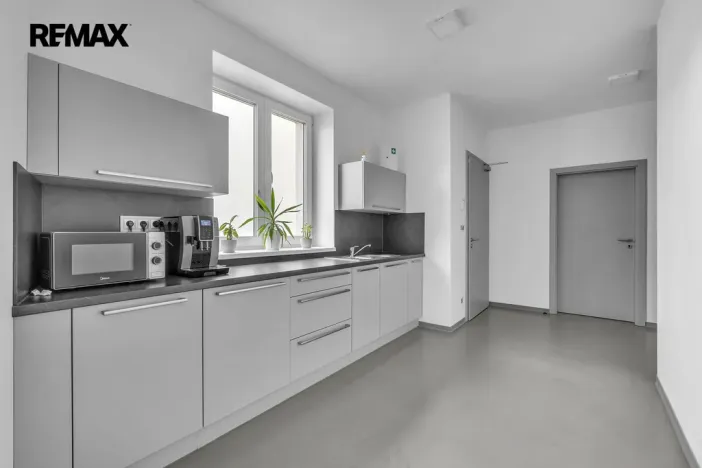 Pronájem kanceláře, Praha, Strakonická, 160 m2