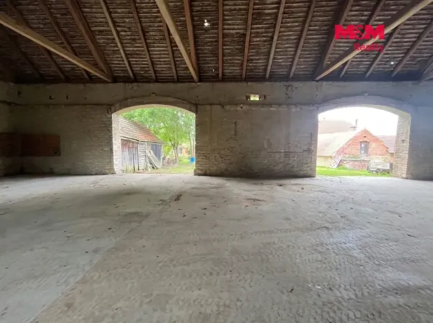 Pronájem skladu, Morašice, 303 m2