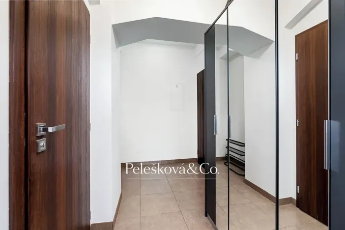 Pronájem bytu 1+kk, Praha - Holešovice, Jankovcova, 38 m2