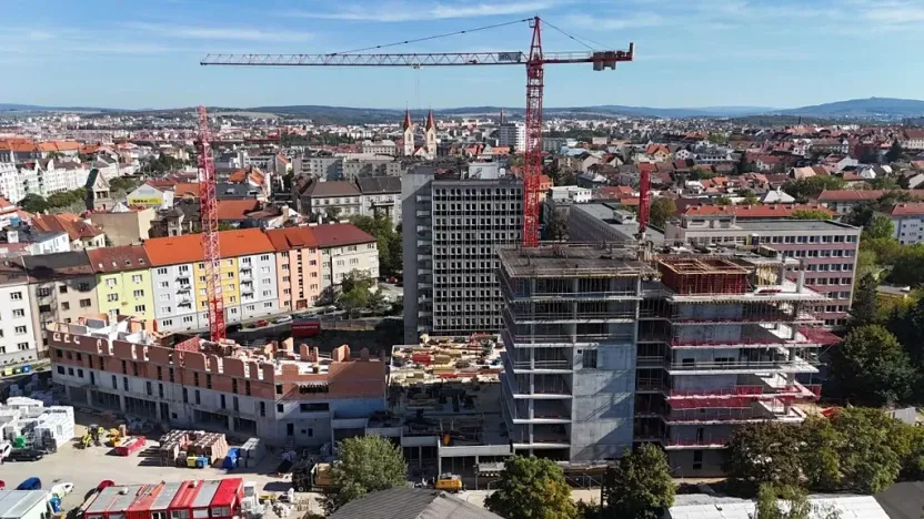Pronájem obchodního prostoru, Plzeň, náměstí Českých bratří, 87 m2