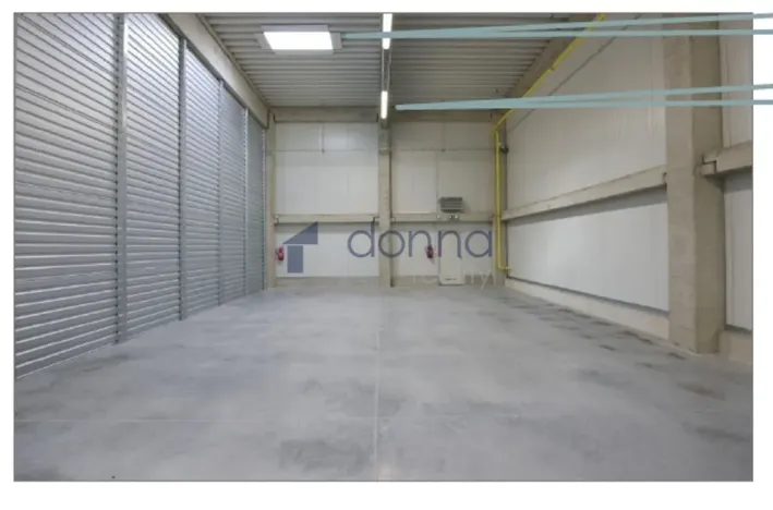 Pronájem skladu, Praha, Tiskařská, 205 m2