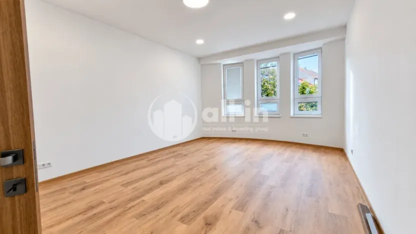 Pronájem kanceláře, Vyškov - Vyškov-Město, náměstí Obránců míru, 27 m2