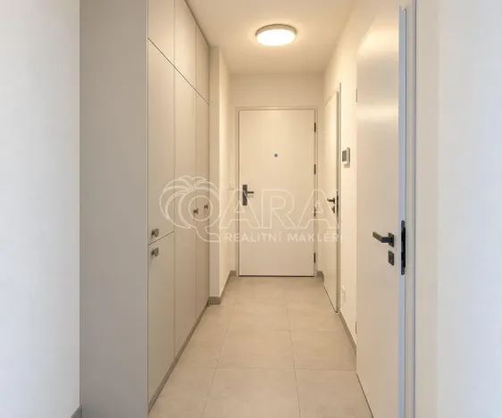 Pronájem bytu 1+kk, Praha - Karlín, Švarcova, 36 m2