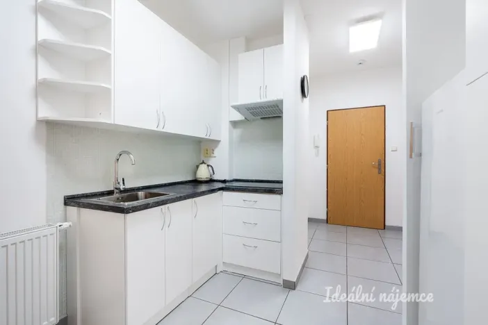 Pronájem bytu 2+kk, Praha - Suchdol, Brandejsovo náměstí, 54 m2