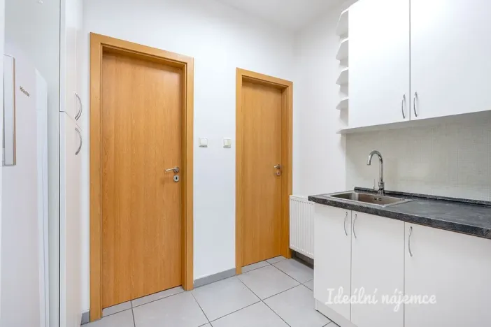 Pronájem bytu 2+kk, Praha - Suchdol, Brandejsovo náměstí, 54 m2