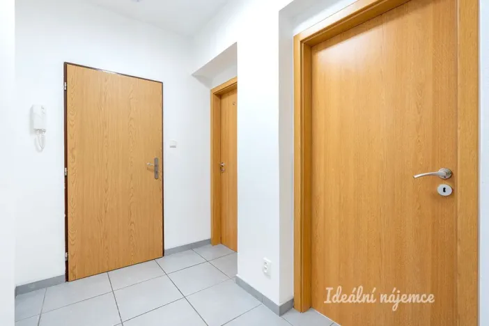 Pronájem bytu 2+kk, Praha - Suchdol, Brandejsovo náměstí, 54 m2