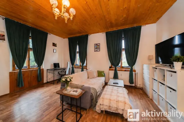 Prodej činžovního domu, Dolní Zálezly, Mírové náměstí, 250 m2