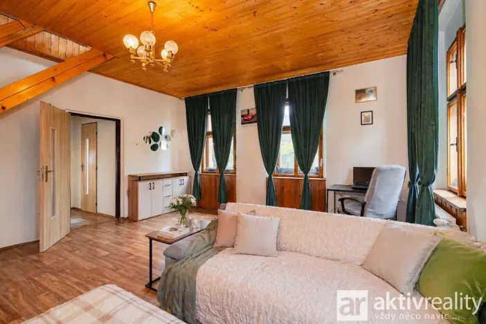 Prodej činžovního domu, Dolní Zálezly, Mírové náměstí, 250 m2