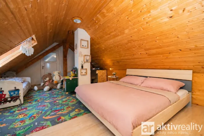 Prodej činžovního domu, Dolní Zálezly, Mírové náměstí, 250 m2