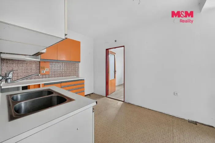 Prodej bytu 4+1, Černovice, U Mateřské školy, 82 m2