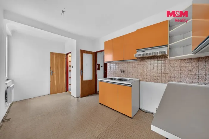 Prodej bytu 4+1, Černovice, U Mateřské školy, 82 m2