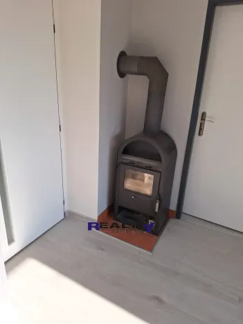 Prodej bytu 2+1, Vroutek, Husova, 60 m2