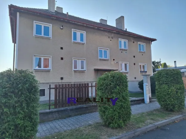 Prodej bytu 2+1, Vroutek, Husova, 60 m2