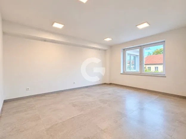 Prodej obchodního prostoru, Zlín - Malenovice, Bezručova, 568 m2