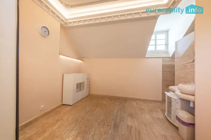 Pronájem obchodního prostoru, Karlovy Vary, Zámecký vrch, 20 m2