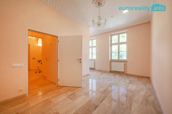 Pronájem obchodního prostoru, Karlovy Vary, Zámecký vrch, 20 m2
