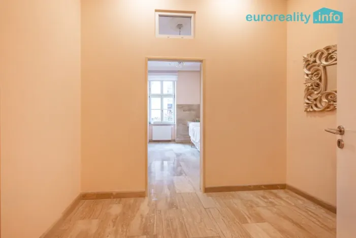 Pronájem obchodního prostoru, Karlovy Vary, Zámecký vrch, 20 m2