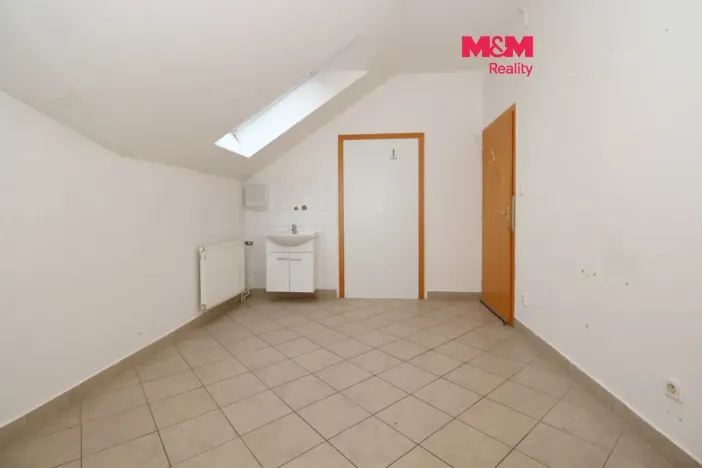Pronájem obchodního prostoru, Chlumec nad Cidlinou - Chlumec nad Cidlinou IV, Kozelkova, 14 m2