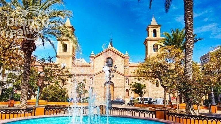 Prodej bytu 4+kk, Torrevieja, Alicante, Španělsko, 98 m2