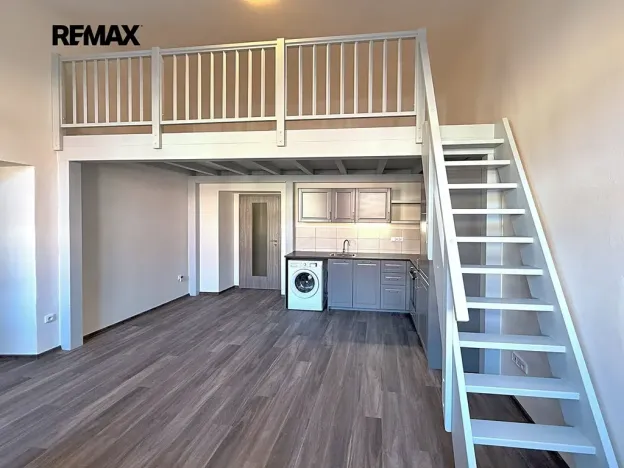 Pronájem bytu 2+kk, Chrudim, Resselovo náměstí, 52 m2