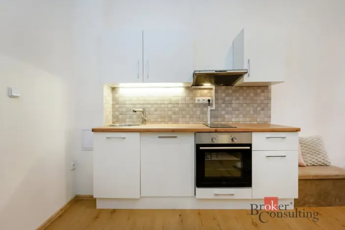 Prodej bytu 1+kk, Plzeň - Jižní Předměstí, Krátká, 27 m2