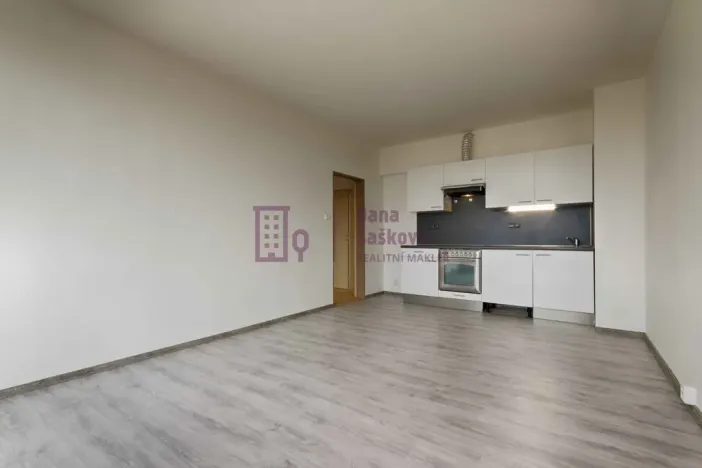 Pronájem bytu 2+kk, Jindřichův Hradec - Jindřichův Hradec III, sídliště Vajgar, 45 m2
