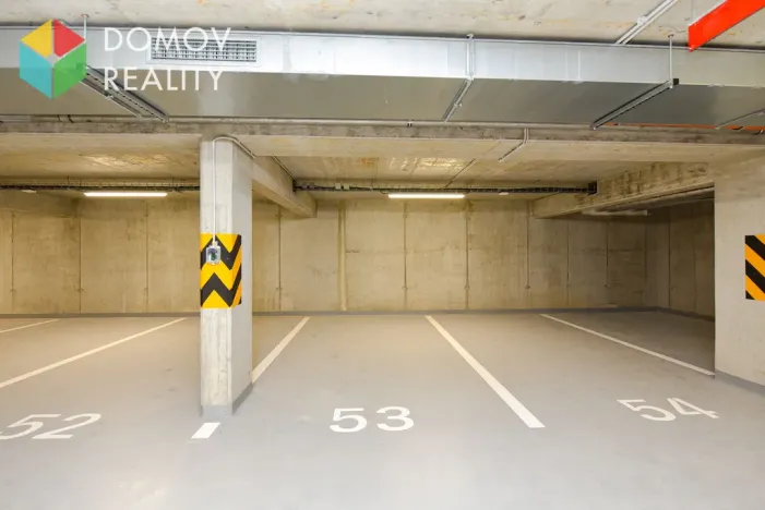 Pronájem garážového stání, Beroun, U Židovského hřbitova, 18 m2
