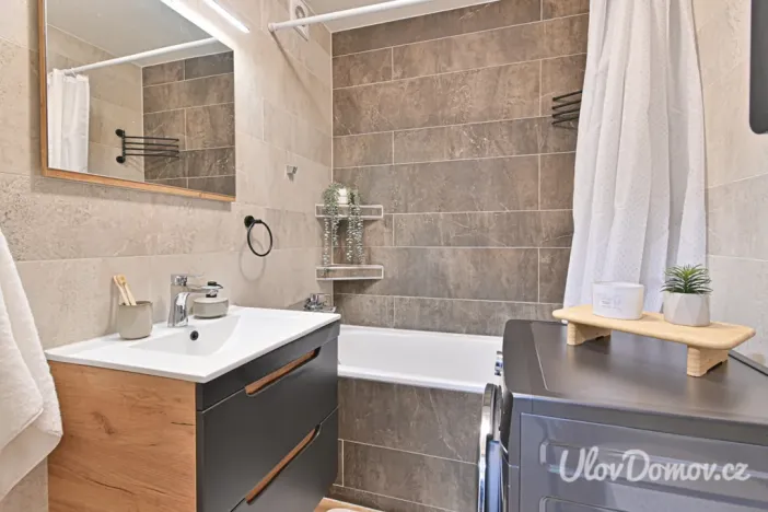 Prodej bytu 2+1, Praha - Kobylisy, Paláskova, 55 m2