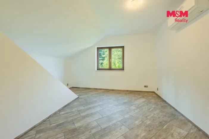 Prodej rodinného domu, Hradečno, 198 m2