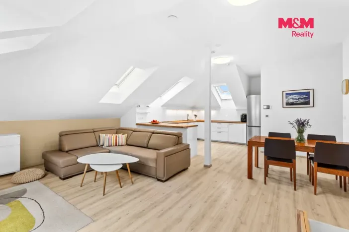 Prodej bytu 4+kk, Křížkový Újezdec - Čenětice, 158 m2