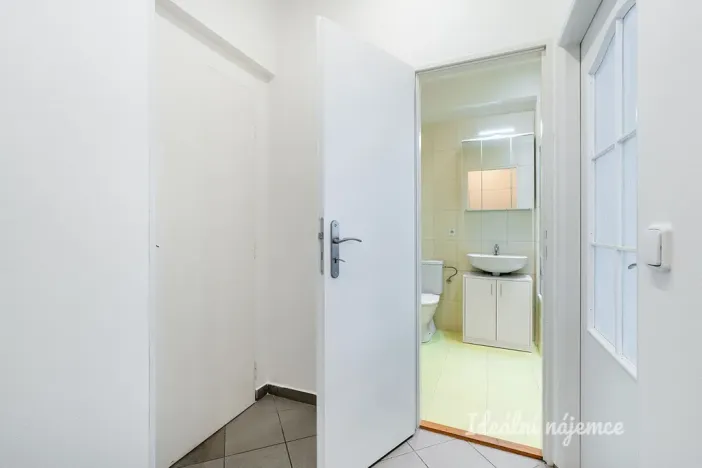 Pronájem bytu 2+1, Praha - Smíchov, Pod Barvířkou, 52 m2
