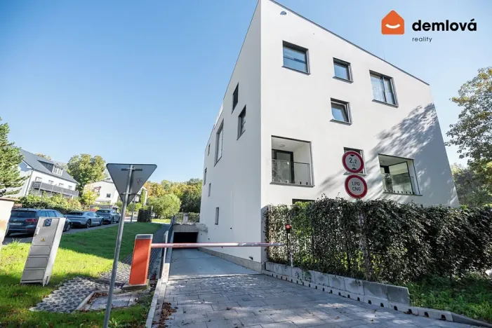 Pronájem bytu 2+kk, Ostrava, Na Burni, 61 m2